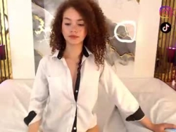 Watch miticabrennet´s Live Show on Chaturbate