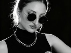 Watch MissRossi´s Livestream and Chat