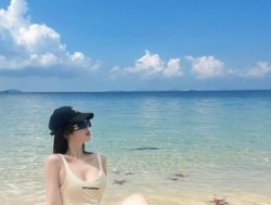 Watch HotQueen93´s Live Show on BongaCams