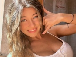 Watch Lenamuti´s Livestream and Chat