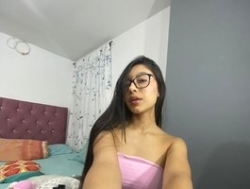 Watch sophiajones´s Live Show on BongaCams