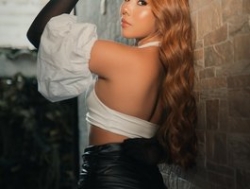 Watch CarolineGrace´s Livestream and Chat