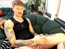 Watch codygunzxxx2´s Live Show on Chaturbate