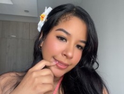 Watch CoralVega´s Live Show on BongaCams