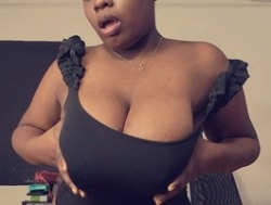 Watch juicy-tits69´s Live Show on BongaCams