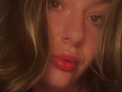 Watch ElsieStone´s Live Show on ItsLive