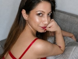 Watch brillit-squirt´s Live Show on BongaCams