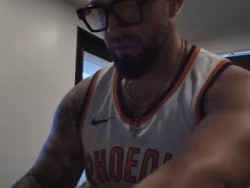 Watch thiccbull12´s Live Show on Chaturbate