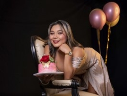 Watch LatinaHoleQueen-1´s Live Show on BongaCams