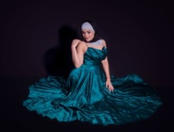 Watch mhia-paris´s Live Show on BongaCams