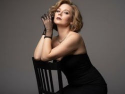 Watch LoraMiss´s Livestream and Chat