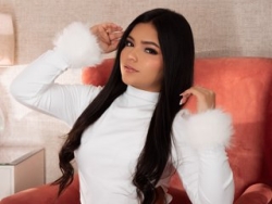 Watch SarahParisi´s Live Show on ItsLive