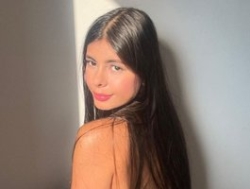 Watch Nia-benson´s Live Show on BongaCams
