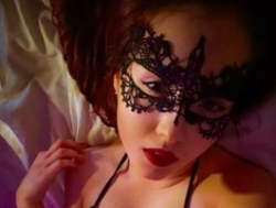 Watch MonCheri18´s Live Show on BongaCams