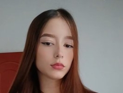 Watch ElyraBloom´s Live Show on BongaCams