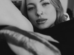 Watch peachinstockings´s Live Show on BongaCams