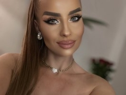 Watch FeralFoxy´s Live Show on BongaCams