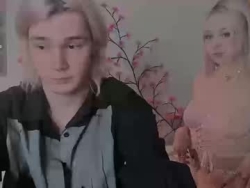 Watch sweethearts_friends´s Live Show on Chaturbate