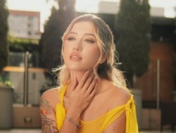 Watch EveBenson´s Live Show on BongaCams