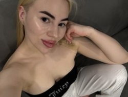 Watch lola-lipps´s Live Show on BongaCams