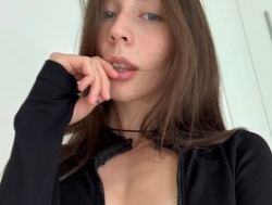 Watch AnissaRaumhill´s Live Show on BongaCams