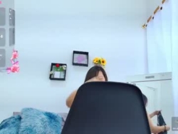 Watch sophie_tyler25´s Live Show on Chaturbate