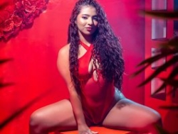 Watch SofiCruz´s Live Show on BongaCams