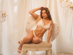 Watch Mia-Anderson´s Live Show on BongaCams
