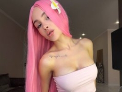 Watch teenmia´s Live Show on BongaCams