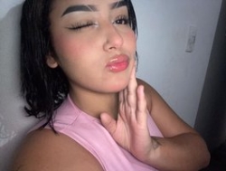 Watch yoselyn-rose´s Live Show on BongaCams