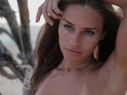 Watch HolyPassion´s Live Show on ItsLive