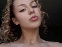 Watch LoveeDove´s Live Show on BongaCams