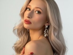 Watch LuxuryBarbie´s Live Show on BongaCams