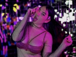 Watch CurvyWoman-´s Live Show on BongaCams