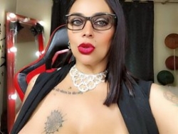 Watch ShanonTITS´s Livestream and Chat