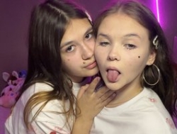 Watch TwoLesbyBaby´s Live Show on BongaCams