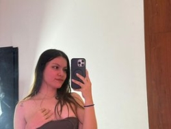 Watch gabyevans´s Live Show on BongaCams