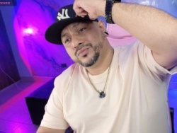 Watch Bigass_Bear´s Live Show on ItsLive