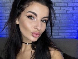 Watch Swarowskaya´s Live Show on BongaCams