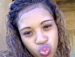 Watch TriciaBella´s Livestream and Chat