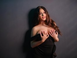 Watch BellaNoirre´s Live Show on BongaCams