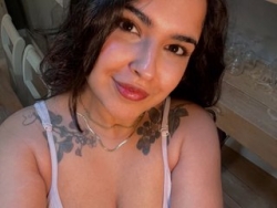 Watch MayaPetite´s Live Show on ItsLive