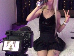 Watch WARTHUNDER´s Live Show on BongaCams