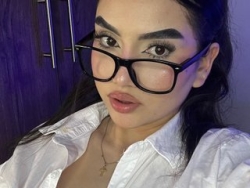 Watch Kaara_Coopper´s Live Show on ItsLive