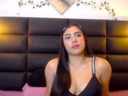 Watch mya_herrera´s Live Webcam Chat Room
