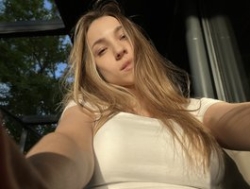 Watch avolood´s Live Show on BongaCams