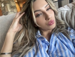 FlirtQueenX69 is Live on ItsLive: A great strip tease isn't just about nudity--it's about control, power, and the art of making someone desire what they can't quite have... yet Watch FlirtQueenX69´s Live Show on ItsLive