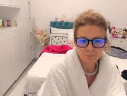 Watch prettyblackeyes´s Live Show on Chaturbate