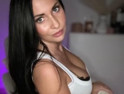 Watch BiancaLux´s Live Show on BongaCams