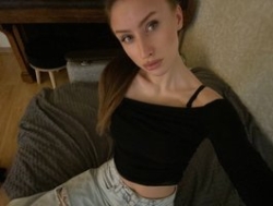 Watch EllieRough´s Live Show on BongaCams